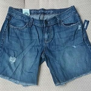 Nwt Old Navy size 4 denim jean shorts.